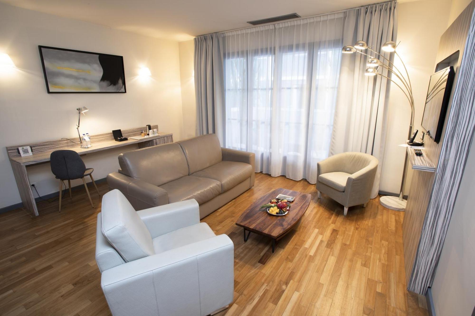 Eden Y Hotel 4*