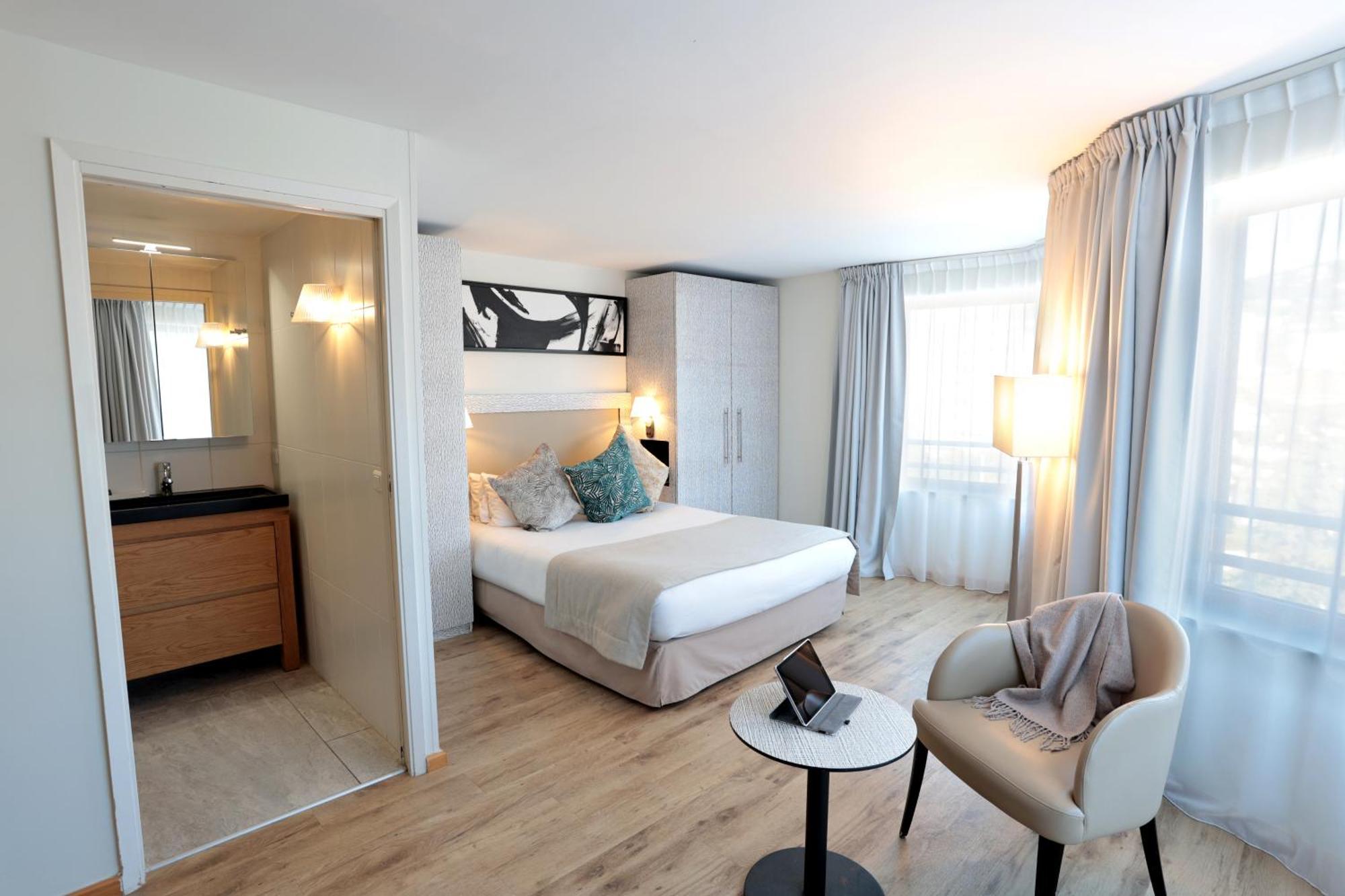 Eden Y Hotel 4*